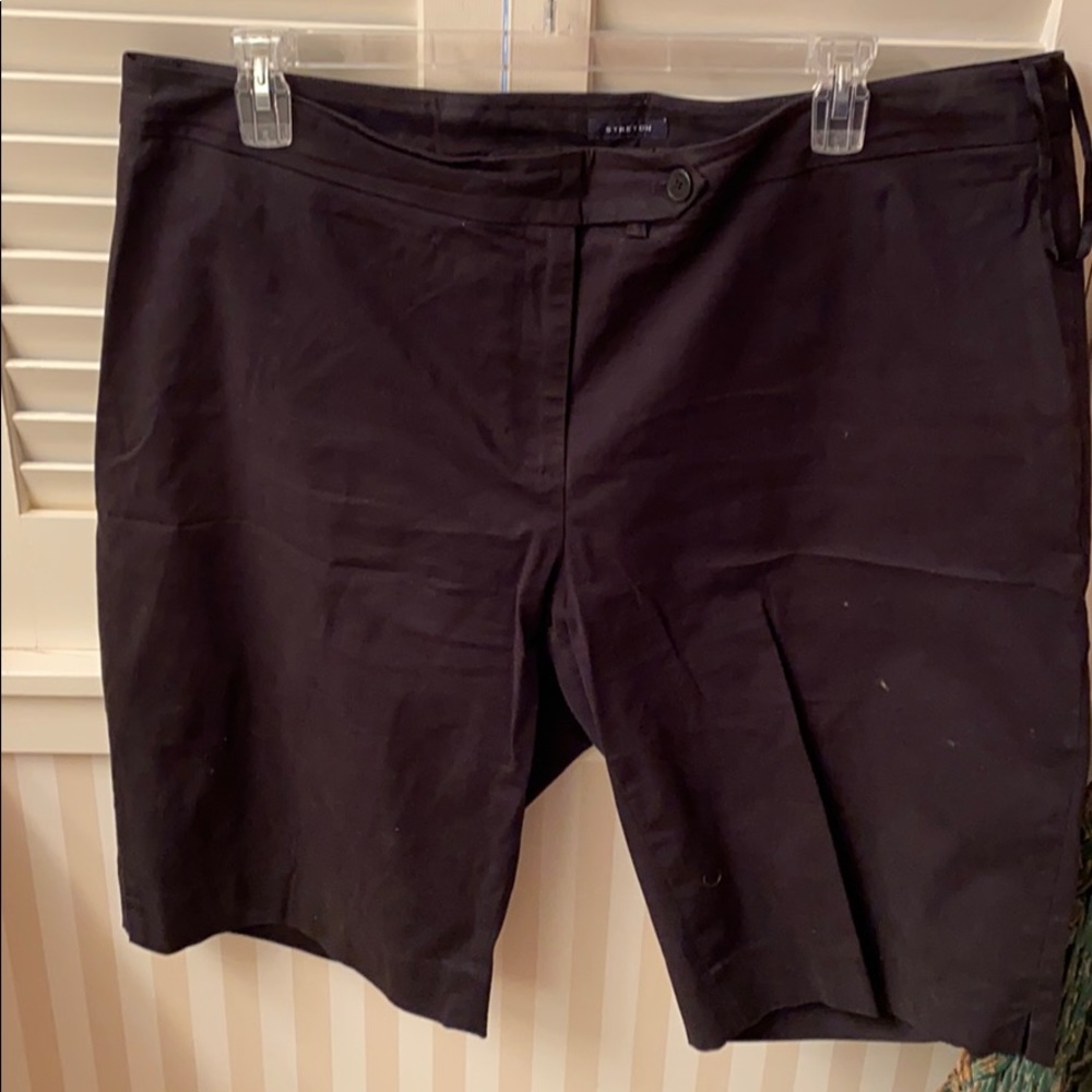 Jones of New York black shorts with stretch